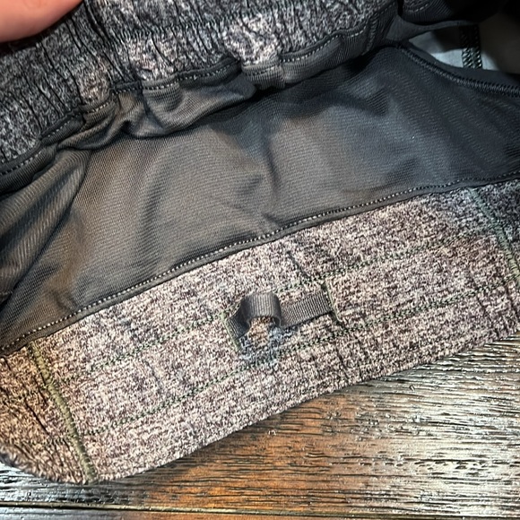 🪩Grey Lululemon Hotty Hots! Size 4! 4inch inseam! Like new!🪩 - Picture 12 of 12